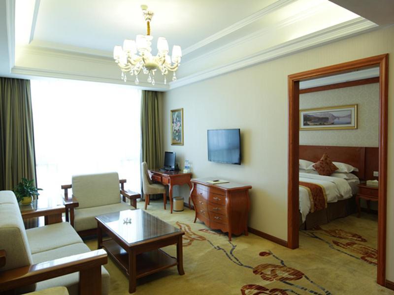 Vienna Classic Hotel Kongtong Avenue Pingliang Exterior photo