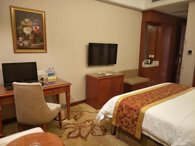 Vienna Classic Hotel Kongtong Avenue Pingliang Exterior photo